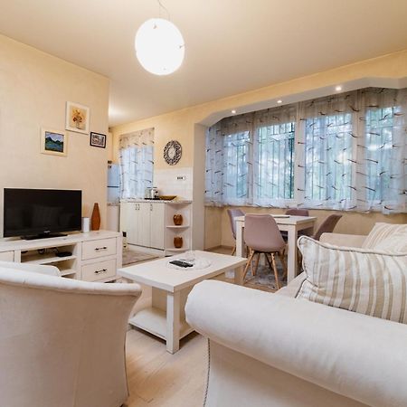 Elegant 1-Bedroom Apartment พลอฟดิฟ ภายนอก รูปภาพ