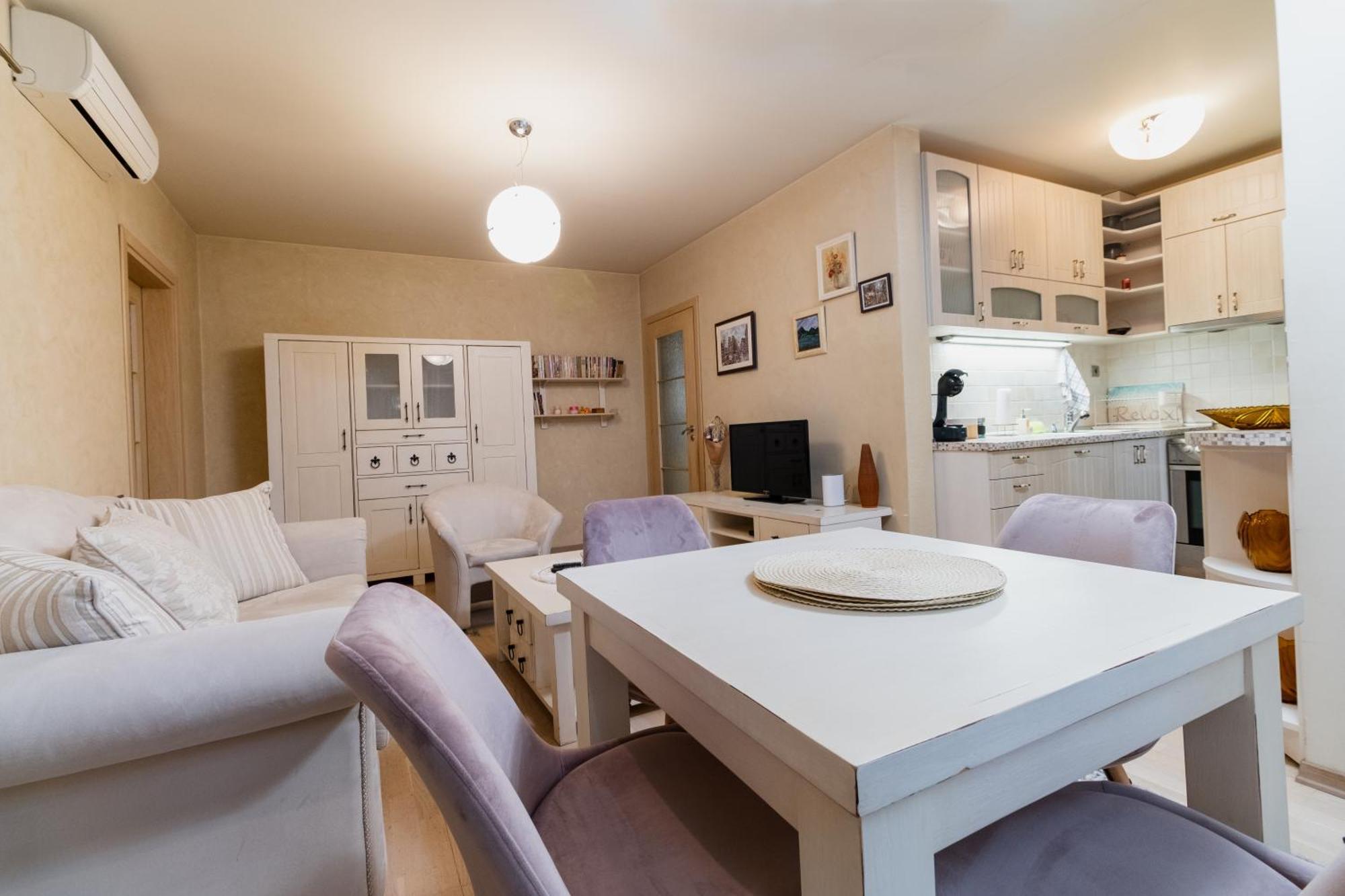 Elegant 1-Bedroom Apartment พลอฟดิฟ ภายนอก รูปภาพ