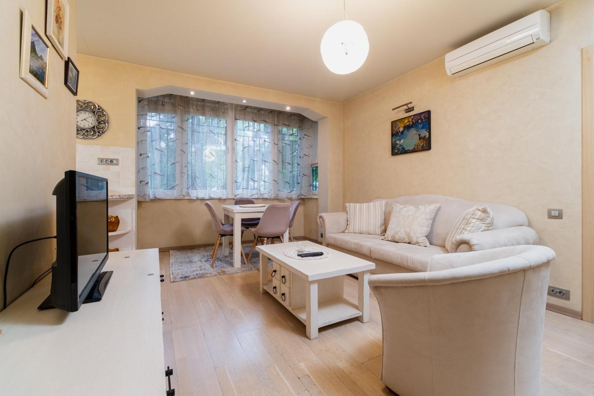 Elegant 1-Bedroom Apartment พลอฟดิฟ ภายนอก รูปภาพ